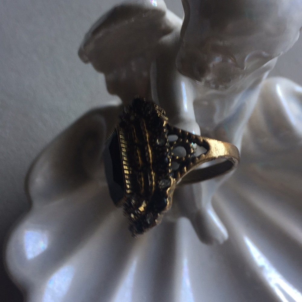 Unique Design ring - Picture 2 of 5